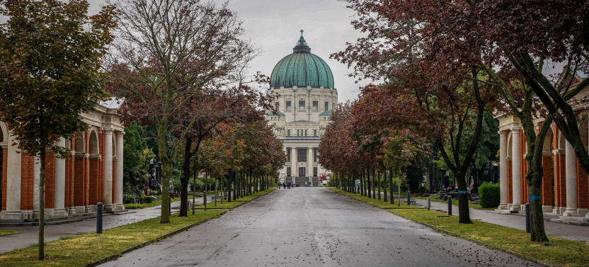 Vienna Central Cemetery Guided Tour: Famous Graves & Stories in German