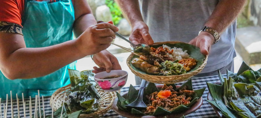 Private Balinese Cooking Class & Tanah Lot Temple Visit with Market Visit