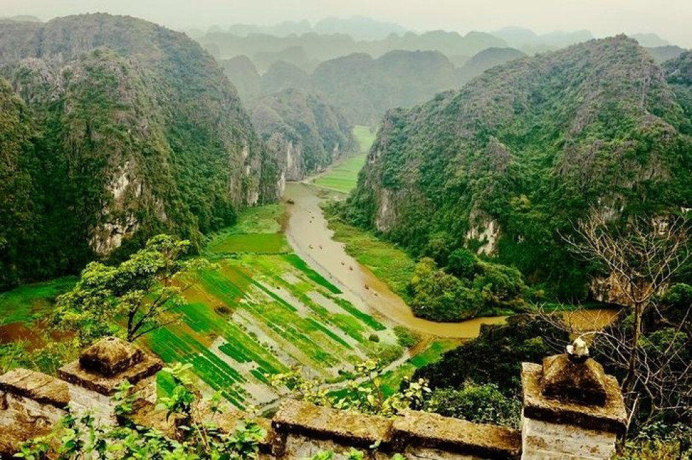 Luxury Limousine Day Trip to Hoa Lu, Trang An & Mua Cave