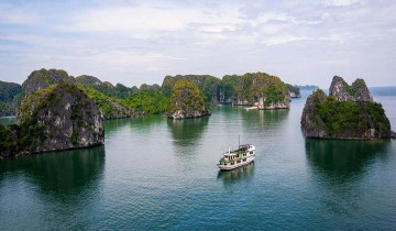 A picture of 2-Day Lan Ha & Ha Long Bay 4-Star Cruise with Kayaking and Cooking Class