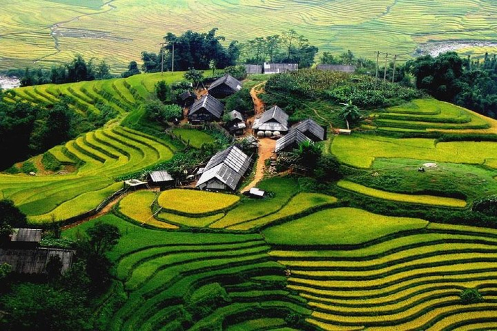 2-Day Sapa Mountain Trek From Hanoi With Hotel Overnight Stay