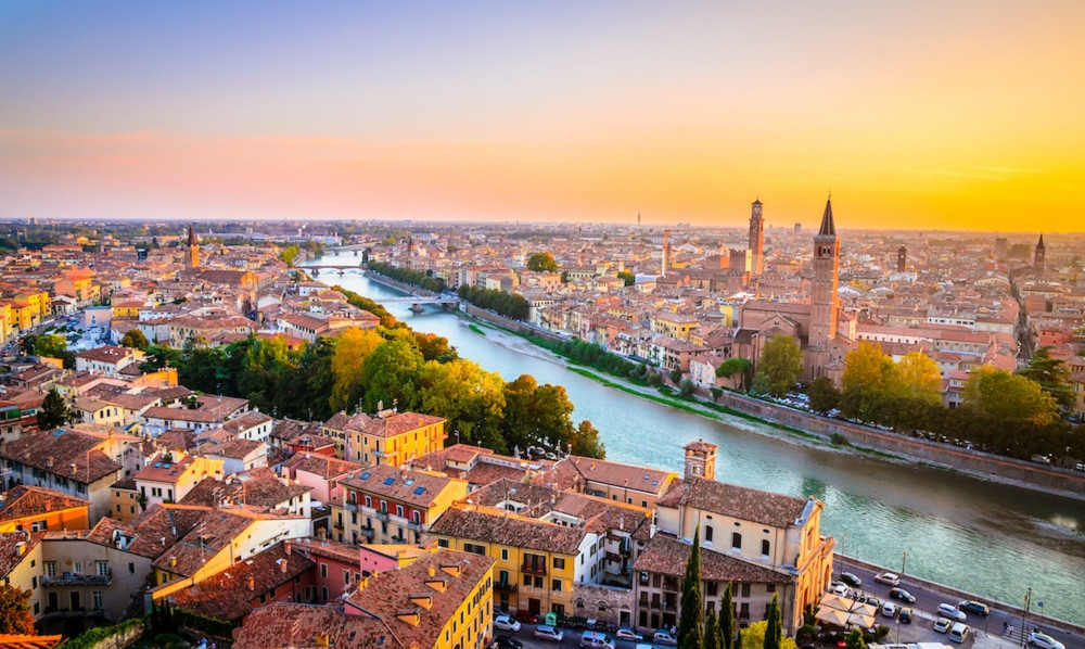From Milan: Verona, Sirmione & Lake Garda Cruise