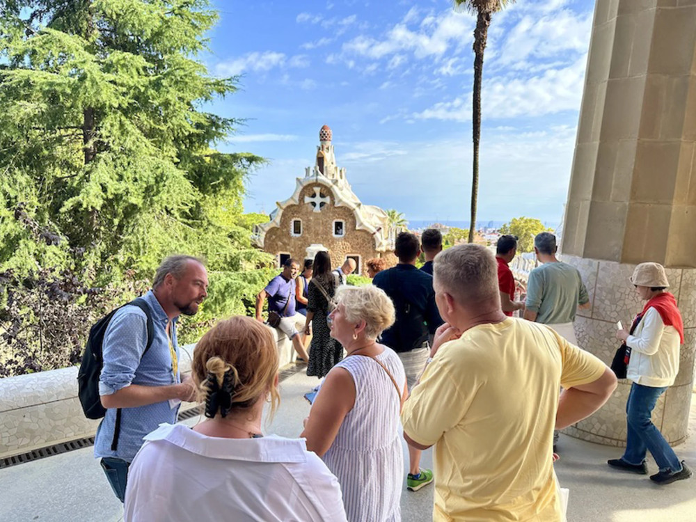 Private Barcelona in a Day Tour with Sagrada Família and Park Güell