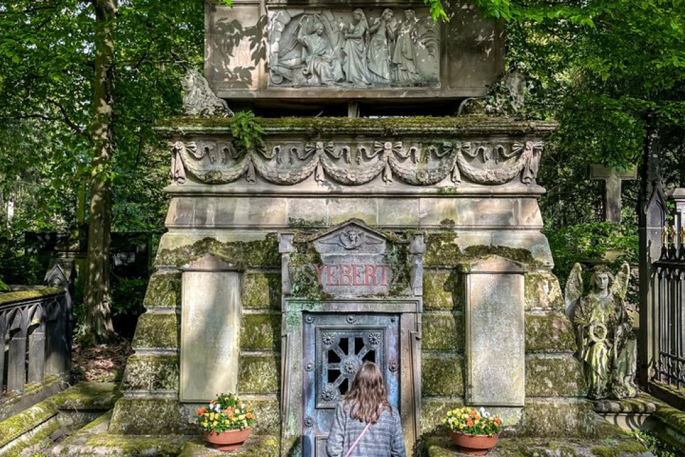 Cologne's City of the Dead Melaten Cemetery Tour in English