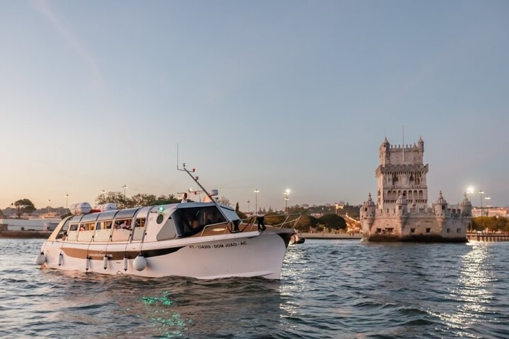 Lisbon Private Tour for Team Building on a Premium Boat
