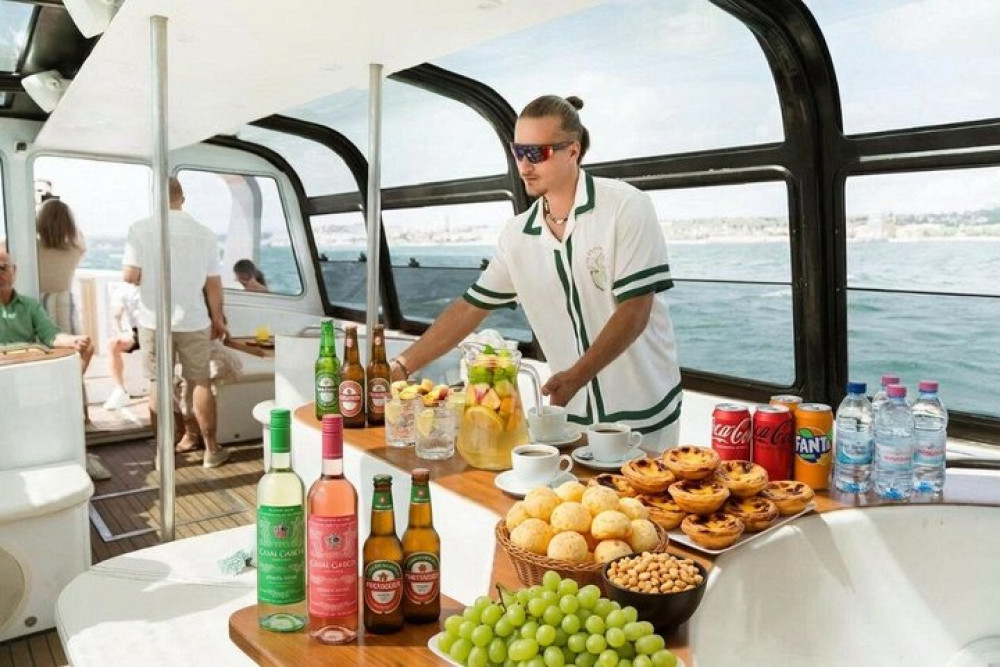 Lisbon: Private Boat Rental with a Live DJ and Open Bar