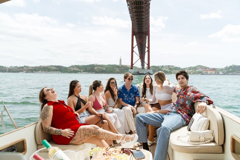 Lisbon: Pizza & Sangria Escape on a Cozy Boat Cruise