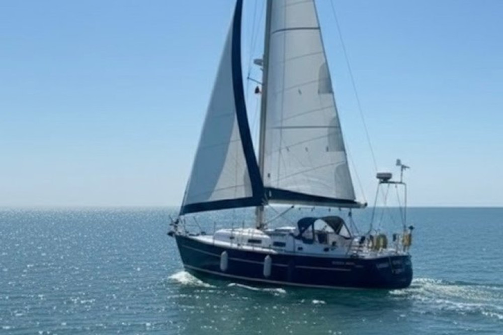 Lisbon Afternoon Private Sailing with an Open Bar & Pizza