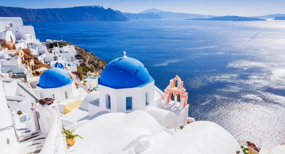 Day Trip to Santorini From Athens with Optional Wine Tasting