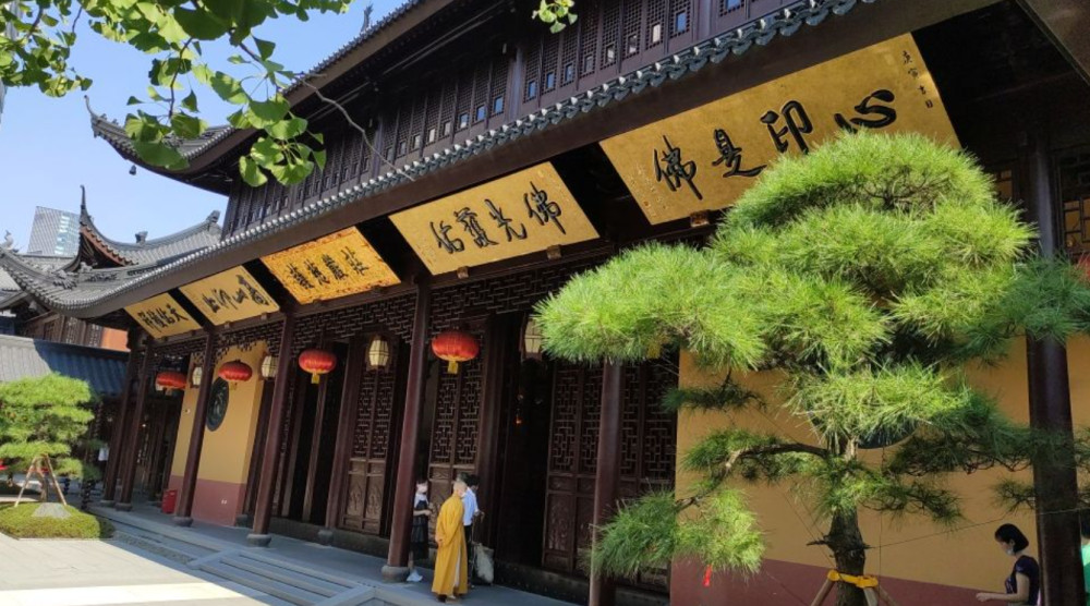 Private Custom Shanghai Walking Tour With Local Guide and Temples