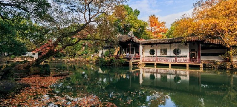 Private Wuxi Day Tour: Classical Gardens, Huishan Ancient Town & Taihu Lake