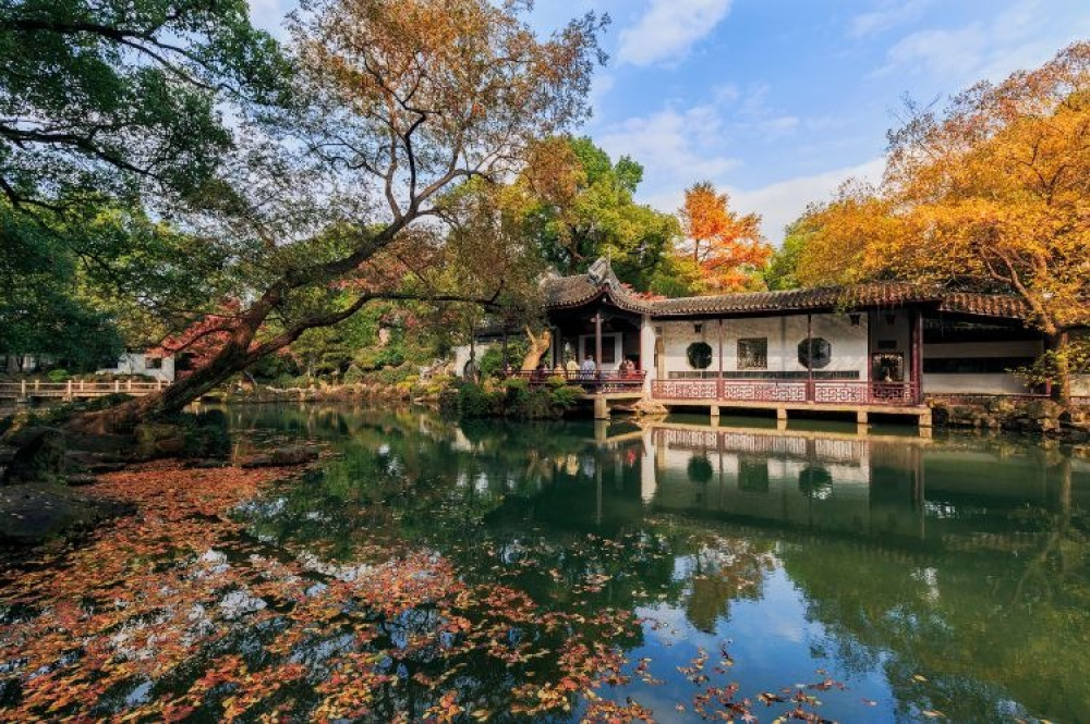 Private Wuxi Day Tour: Classical Gardens, Huishan Ancient Town & Taihu Lake