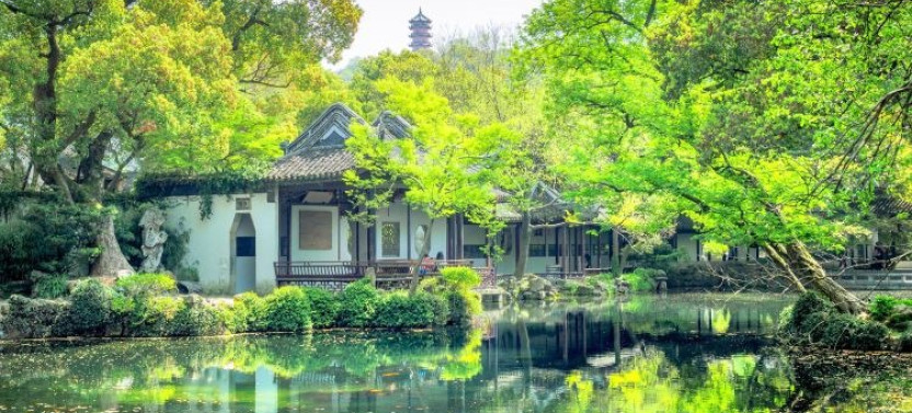 Private Wuxi Day Tour: Classical Gardens, Huishan Ancient Town & Taihu Lake