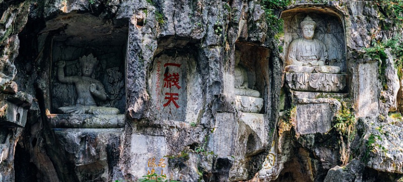 Private Hangzhou West Lake Boat, Lingyin Temple & Guozhuang Garden Tour