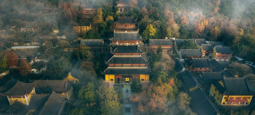 Private Hangzhou West Lake Boat, Lingyin Temple & Guozhuang Garden Tour