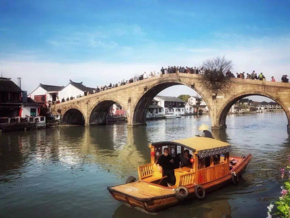 Private Zhujiajiao Water Town Tour with Boat Ride and Local Tastings