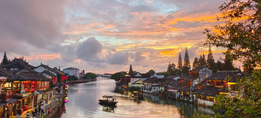 Private Zhujiajiao Water Town Tour with Boat Ride and Local Tastings