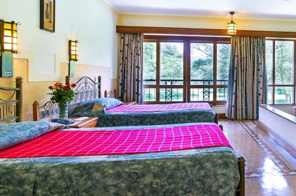 Lake Nakuru, Lake Naivasha and Maasai Mara 5 Days Lodge Safari
