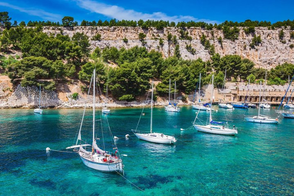 Private Full-Day Aix-en-Provence, Cassis Calanques & Wine Tour