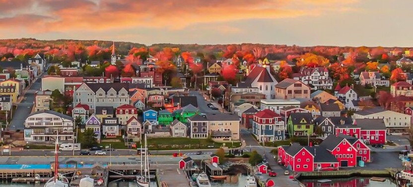 Discover Lunenburg and Mahone Bay Guided Tour