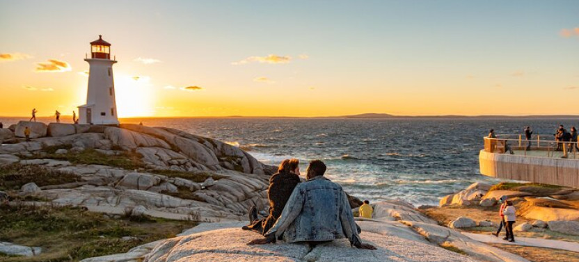 Halifax Essentials: Peggy’s Cove, Citadel Hill & Titanic Cemetery