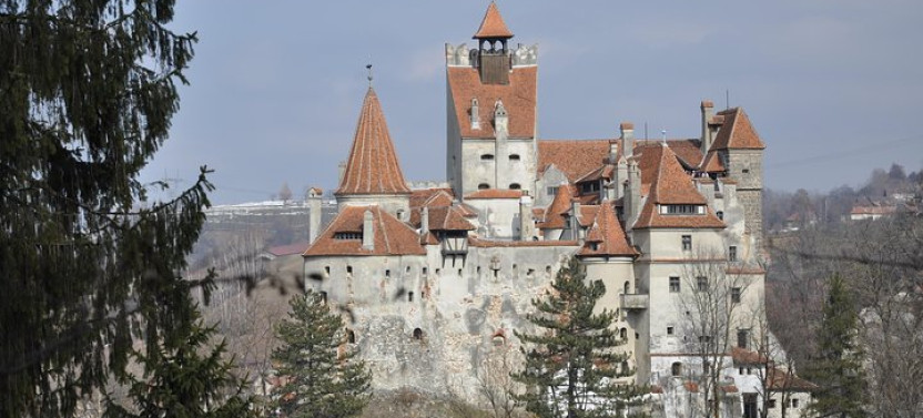 From Brasov: Discover Bran Castle and Rasnov Fortress