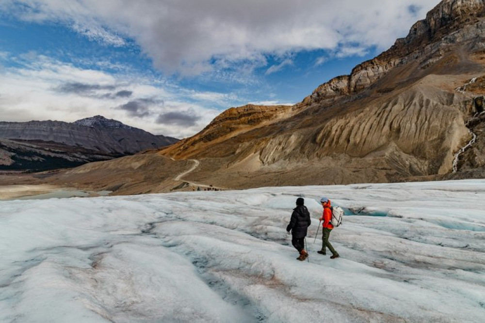 Private VIP Icefields Parkway Tour with Columbia Icefield from Banff