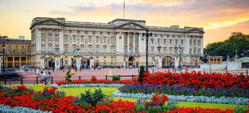 Buckingham Palace Entrance + Open Top Bus Tour London