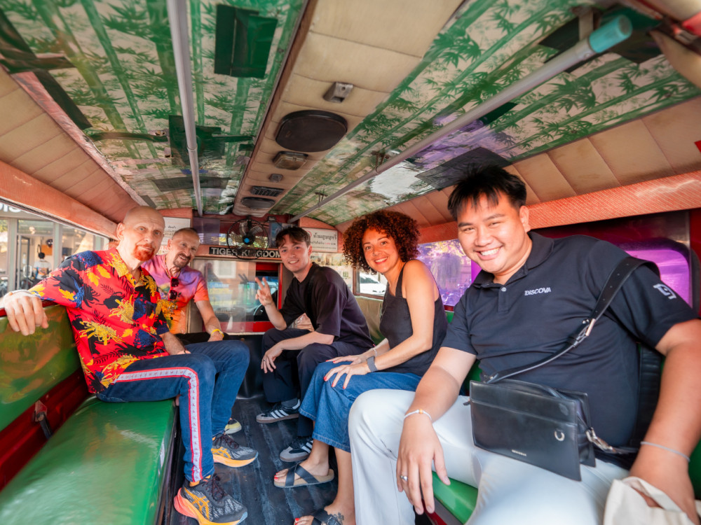 Chiang Mai After Dark: Golden-lit Temples & Lanna Food Trail Private Tour