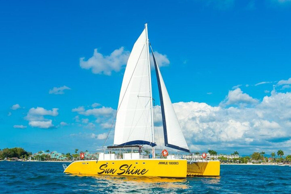 Adults-Only Catamaran Cruise: Negril Beach & Rick's Cafe