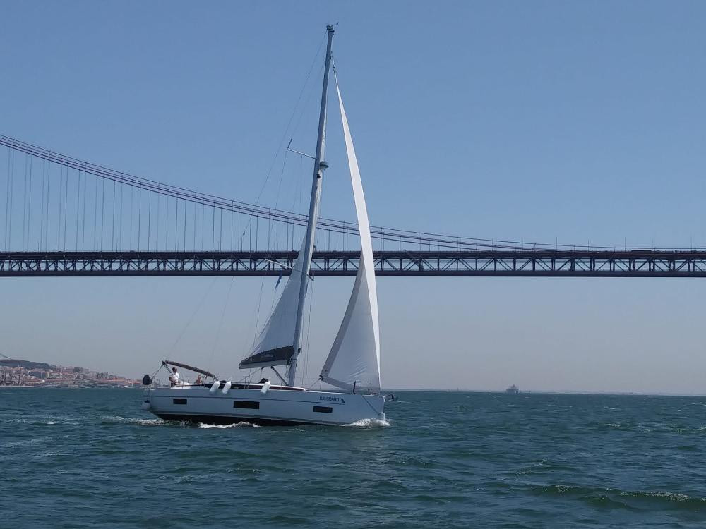 Private Cascais Luxury Sailing Cruise Half-Day