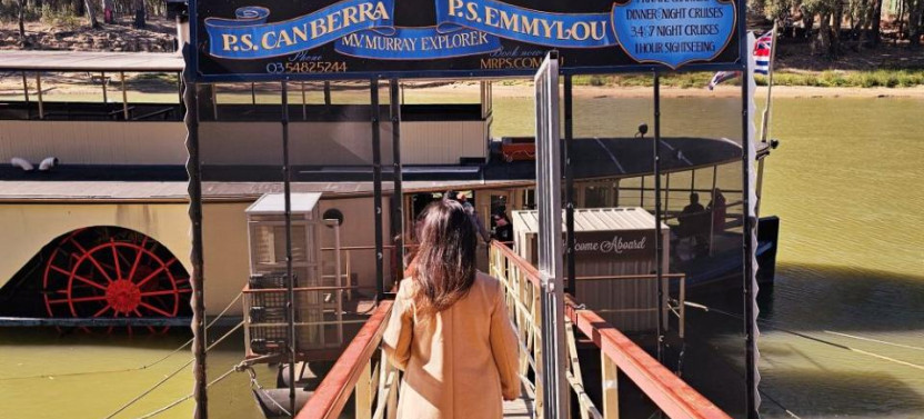 Murray River Paddle Steamers & Wine Tour