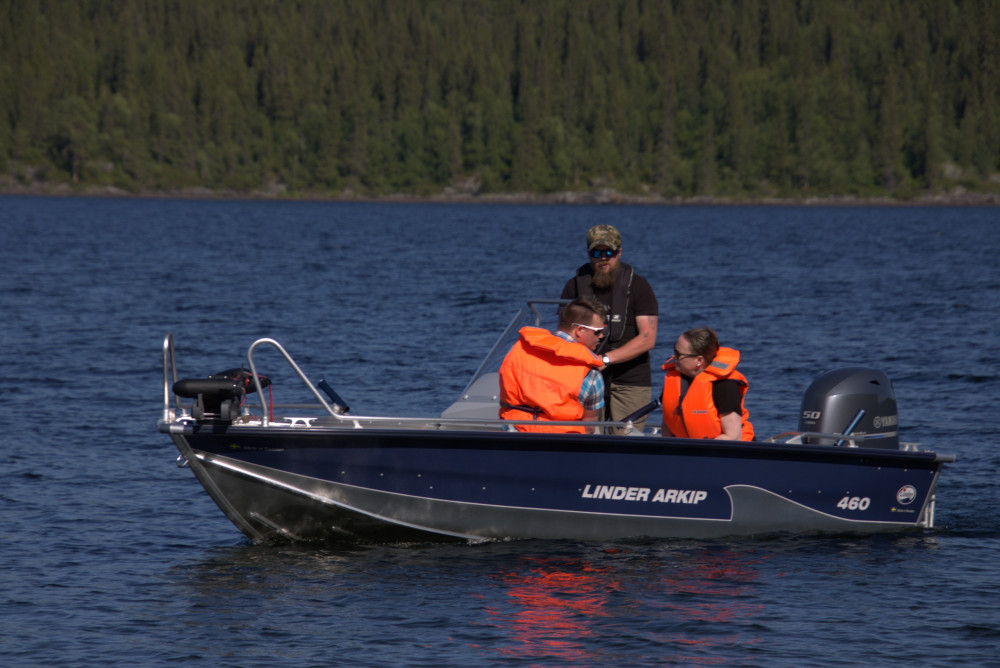 Lapland Scenic Boat Tour with Coffee & Nature Guide