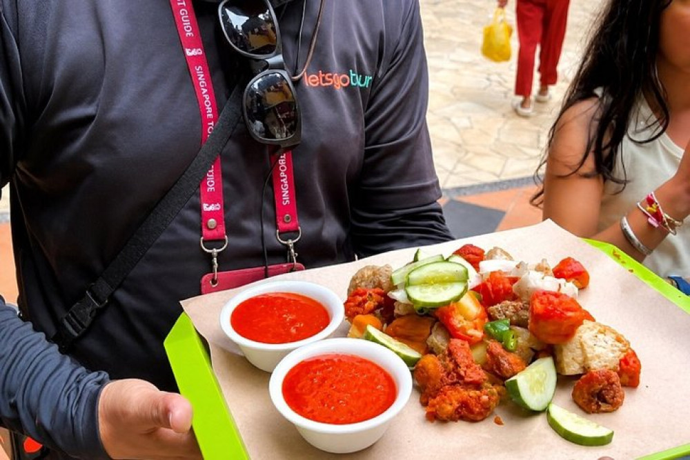 Small-Group Bike & Bites Food and Culture Tour in Singapore