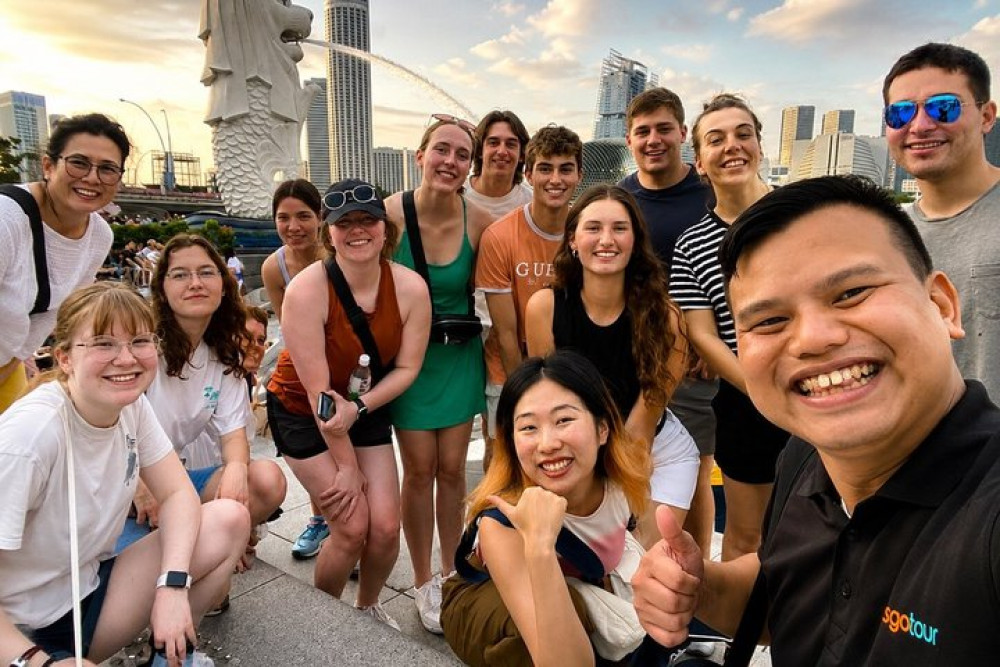 Singapore River to Marina Bay Walking Tour with Local Expert Guide