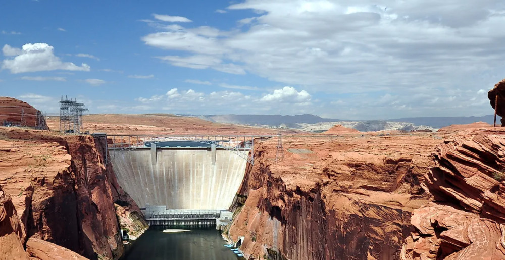 Hoover Dam & Memorial Bridge Guided Tour with Boulder City Stop