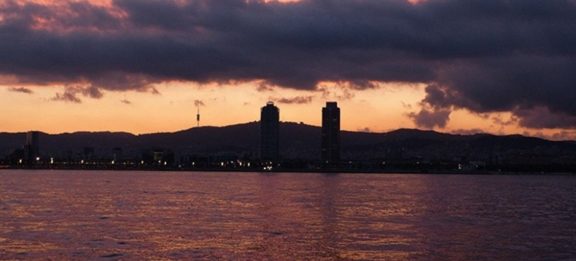 Sunset Sailing Experience in Barcelona, photo 2 of 9