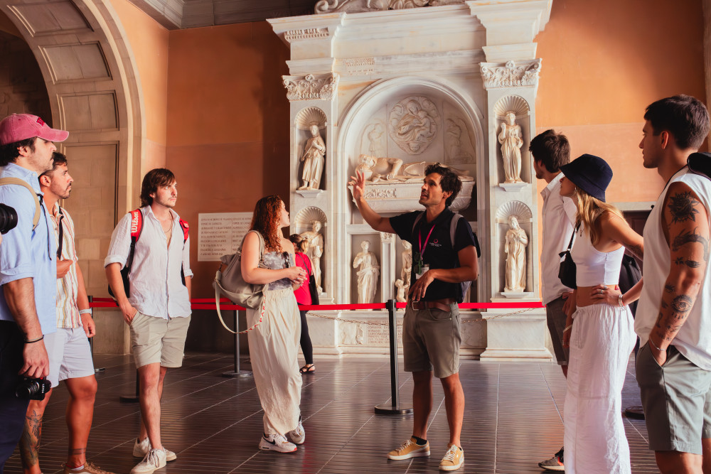 Montserrat Highlights with Cogwheel Train in Spanish