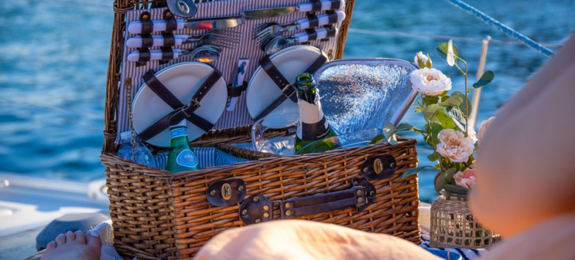 Private Romantic Sailing Tour from Barcelona