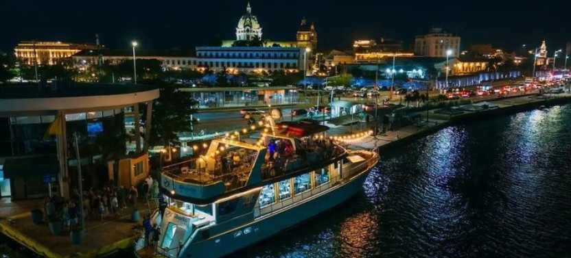 Cartagena Bay Night Cruise with Dinner Experience