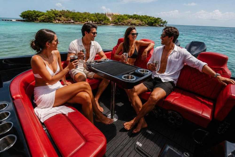 Private 38ft Boat Tour to Rosario Islands from Cartagena