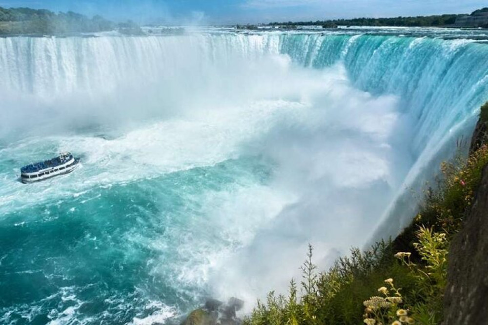 Niagara Falls Bliss Tour With Maid of the Mist & Cave of the Winds