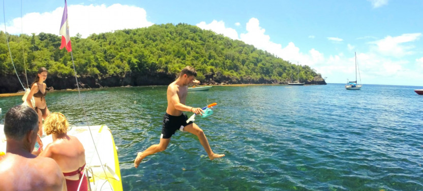 2h Discovery Sailing in the Bay of Saintes with Snorkeling