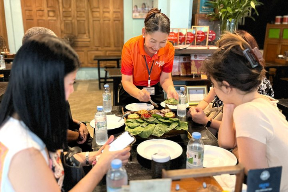 Chinatown Tuk Tuk & Walking Food Tour with 10 Tastings & 6 Stops