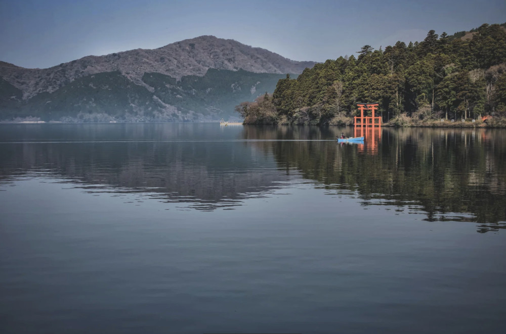 Hakone Scenic Highlights 1-Day Tour: Owakudani, Lake Ashi & Hakone Shrine