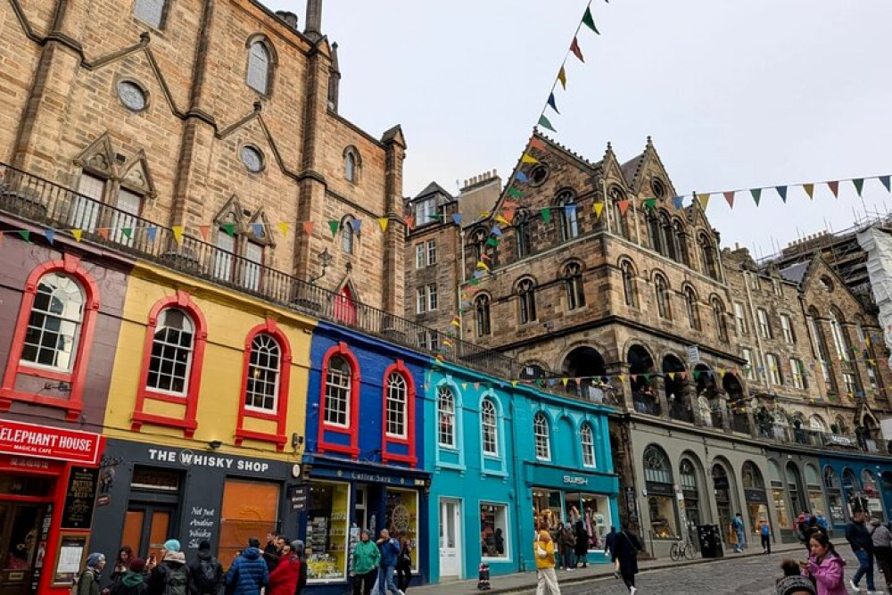 Edinburgh Half Day Guided Private Tour in a Luxury Minivan