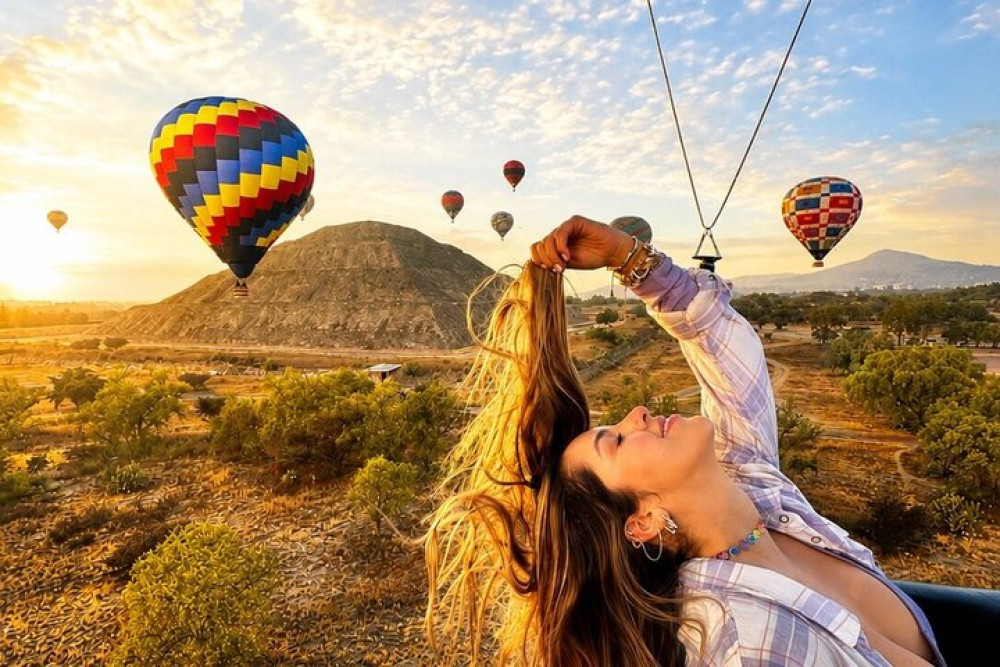 Hot Air Balloon Flight, La Gruta Breakfast & Teotihuacan from Mexico City