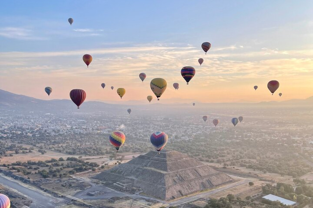 All-Inclusive Balloon Flight with La Gruta Breakfast & Pyramid Tour