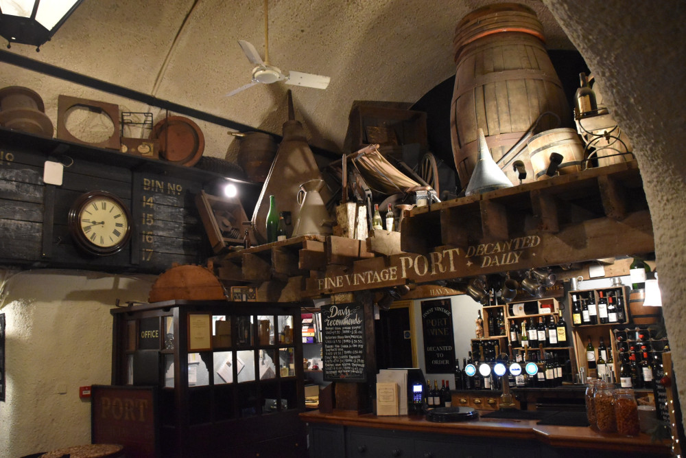 London: Private London Bridge and Borough Pub Tour