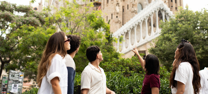 Best of Barcelona: Sagrada Familia, Park Guell, Montjuic & Gothic